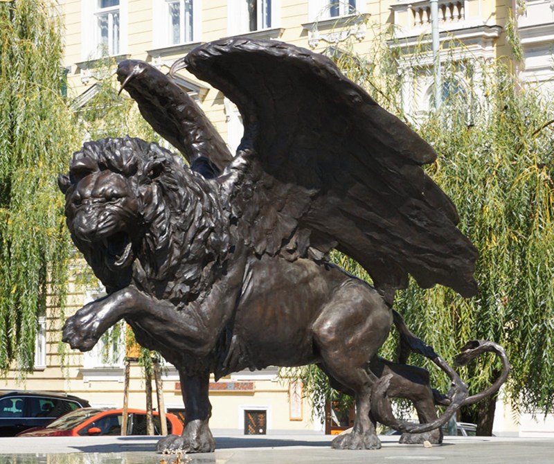 public bronze winged lion statue (1)