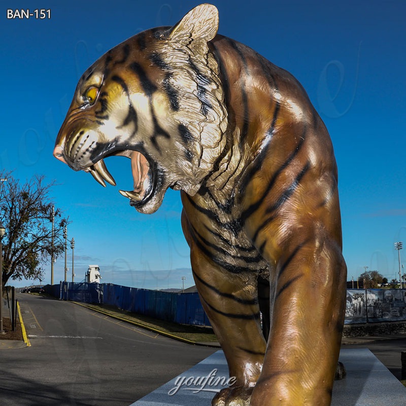 big tiger statue details