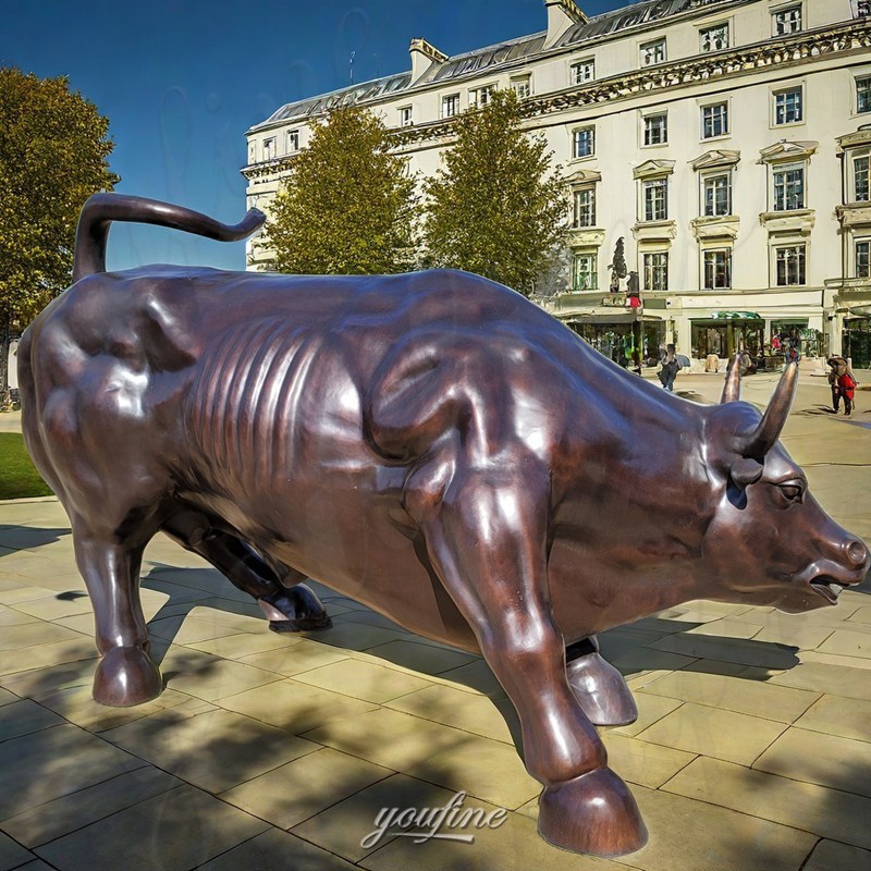 sculpture of wall street bull