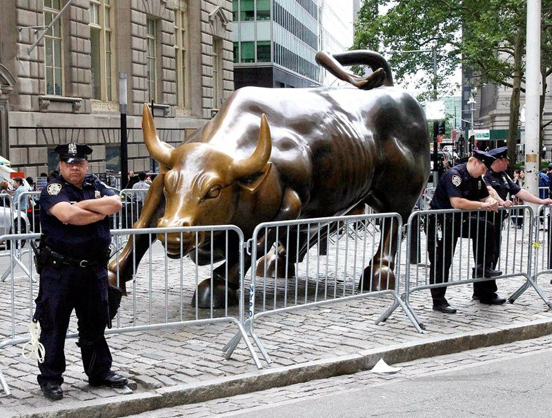 statue of bull wall street