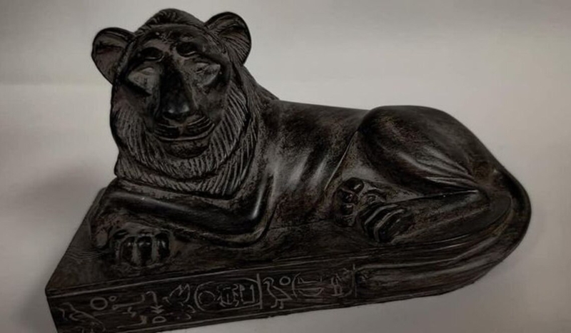 Ancient Egyptian bronze lions