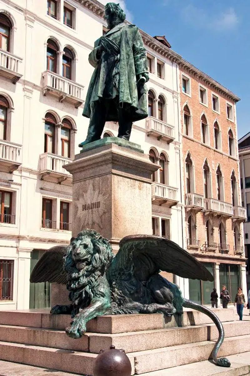 Bronze Lion Daniele Manin Monument Venice