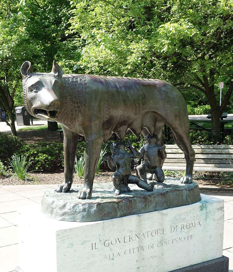 Capitoline_she-wolf_statue