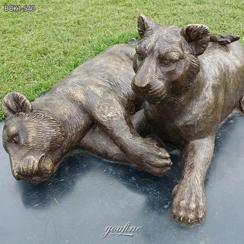 lawn lion sculpture