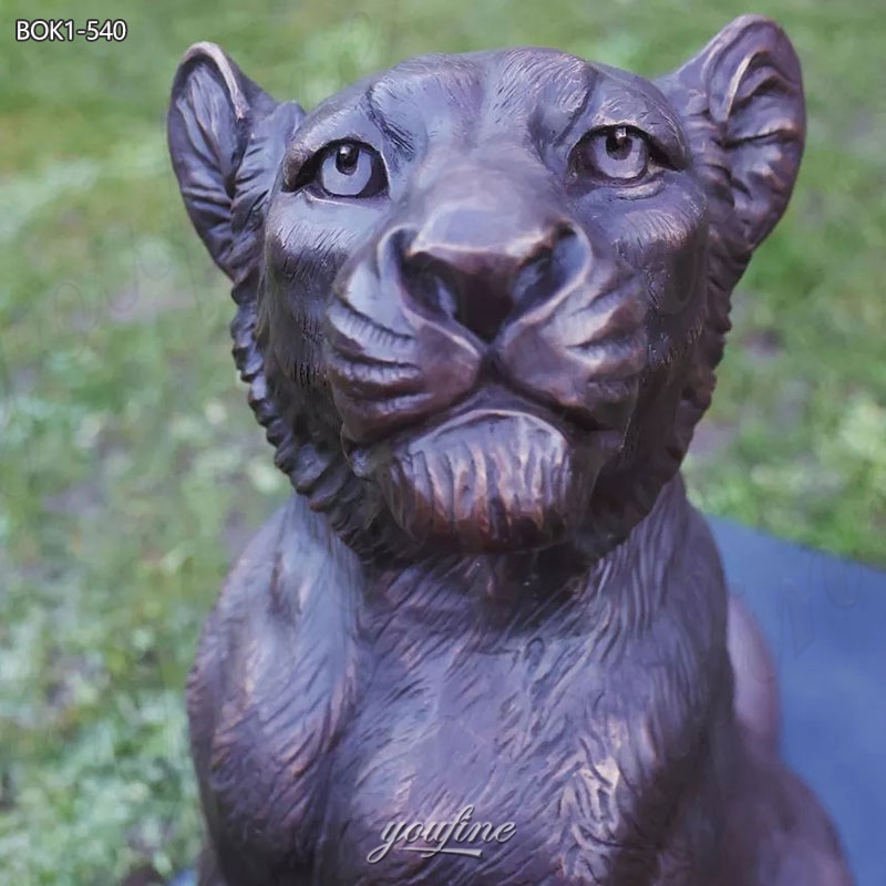 lawn lion statue