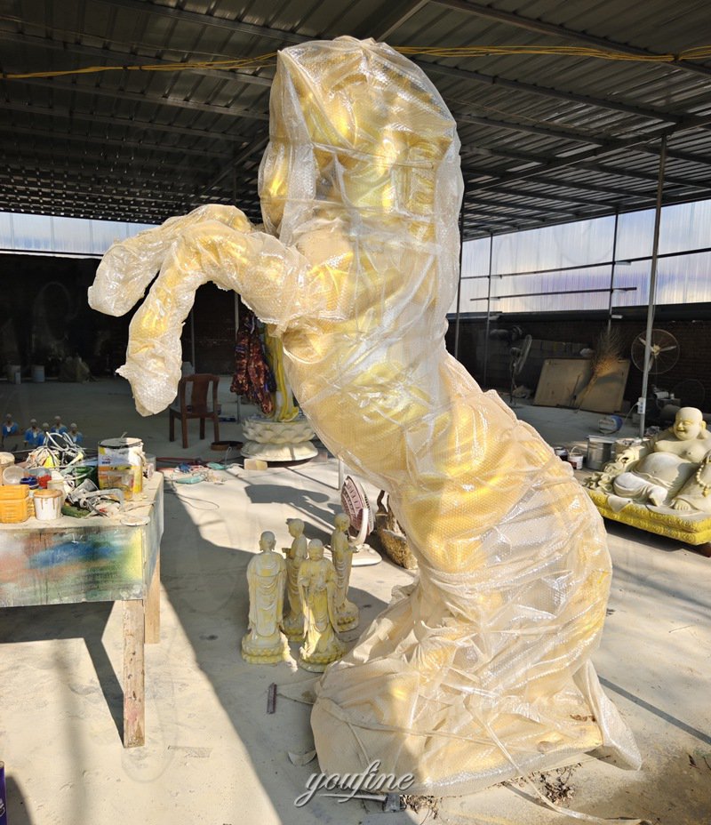 packaging of gold horse sculpture