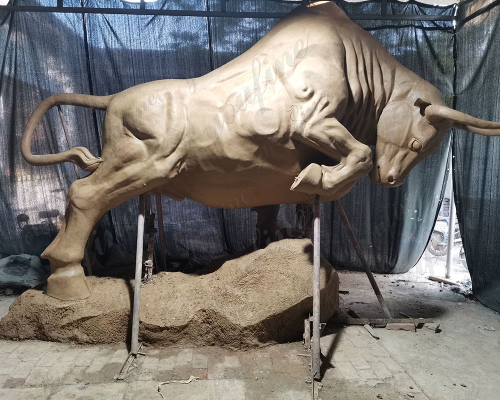 Endeavor bull statue clay model (1)