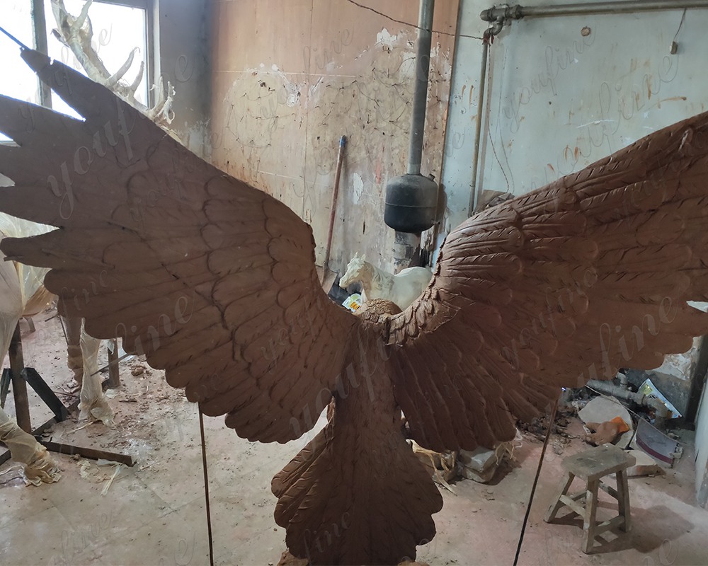 eagle statue clay model (1)