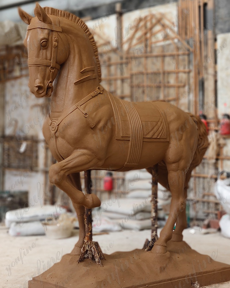 horse statue clay model (1)