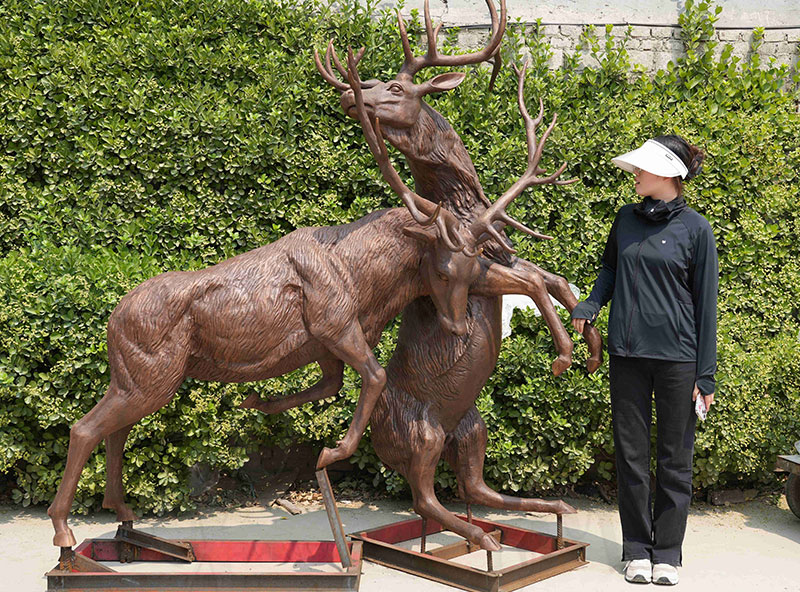 deer-sculpture-in-factory