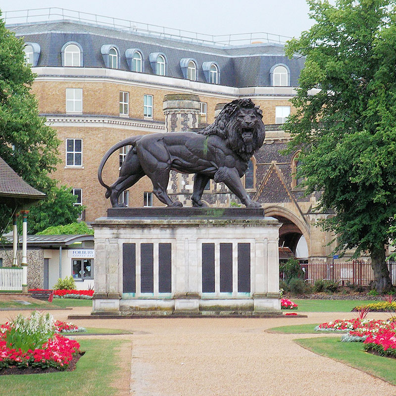 bronze-lion-in-public