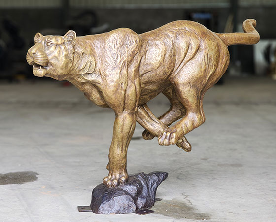 mountain-lion-statue