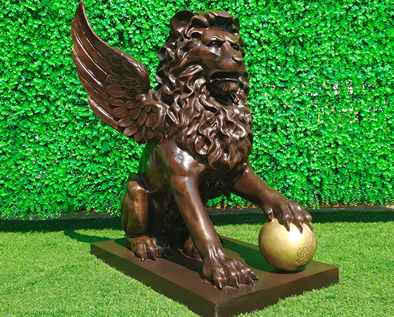 wingewd-lion-statue-with-ball