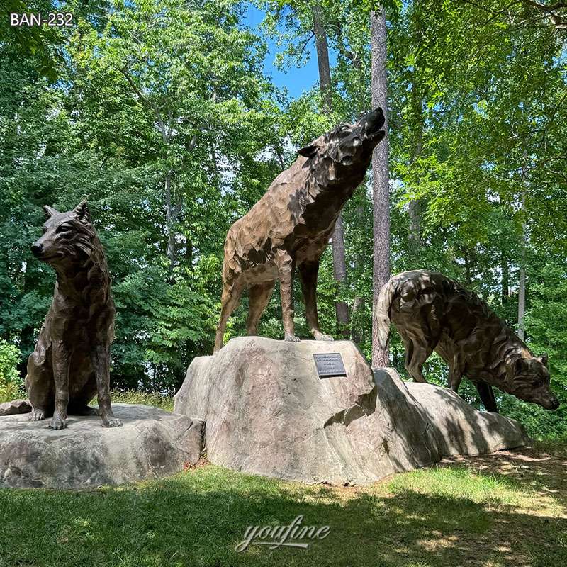 wolf statue outdoor