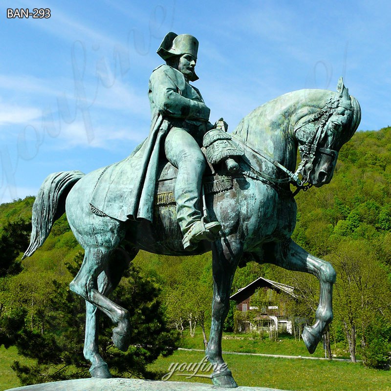 napoleon statue on horse