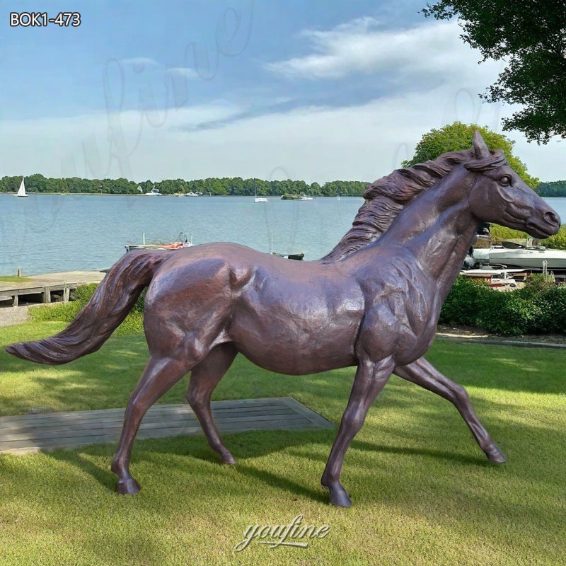 horse lawn statue